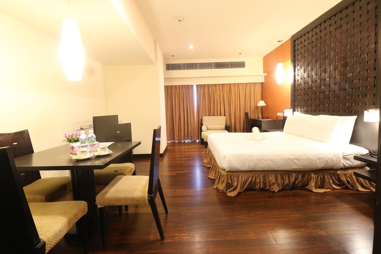 Millennium Suite At Pyramid Tower Petaling Jaya Exterior foto