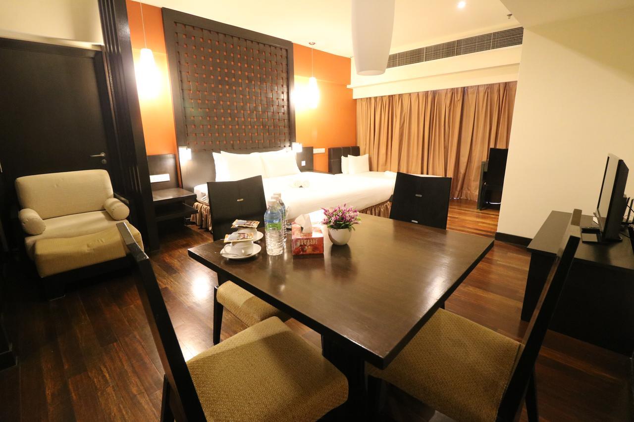Millennium Suite At Pyramid Tower Petaling Jaya Exterior foto